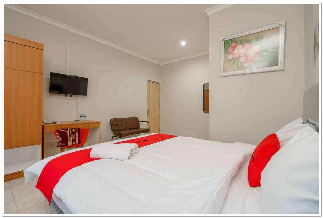 Hotel Reddoorz Near Jiexpo Kemayoran 2 2*